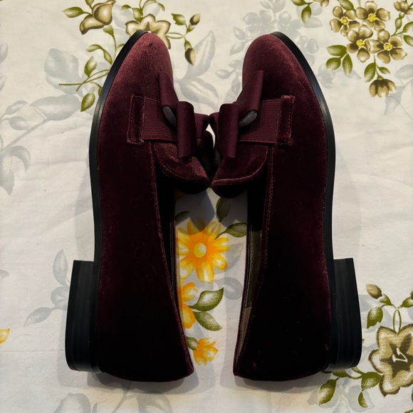 Bandolino Size 7 Velvet Bow Loafers - Picture 6 of 9